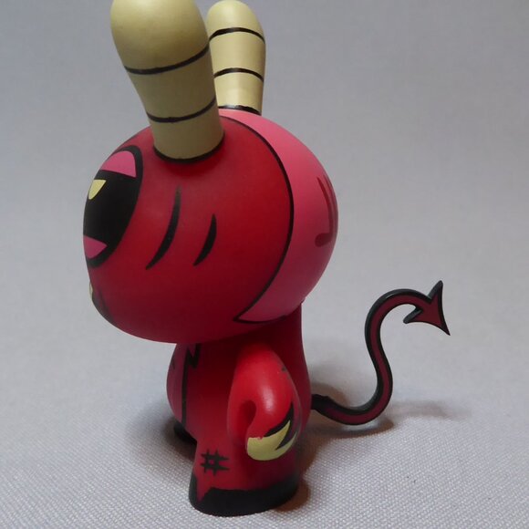 2009 3” KIDROBOT ENDANGERED DUNNY DEMON DEVIL DESIGNER ART URBAN VINYL FIGURE - Picture 6 of 8
